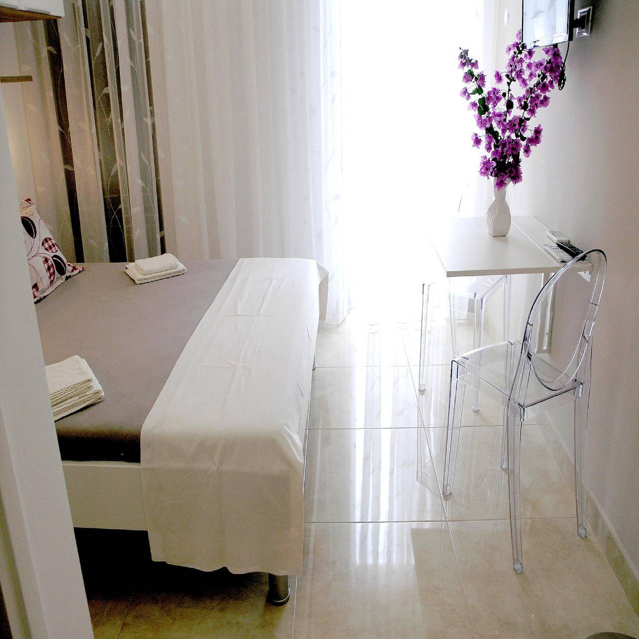 Entire holiday apartment, Apartment "Dobrila" beachfront in Podgora, Makarska Riviera