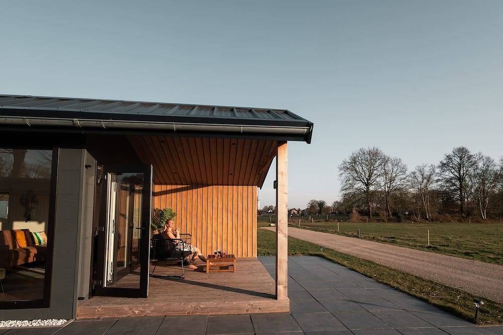New Luxury Lodge with Meadow View - near National Park Drents-Friese Wold! in Drenthe