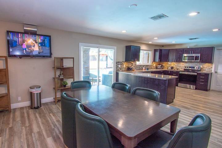 Vacation house for 50 people, with yard in Nevada