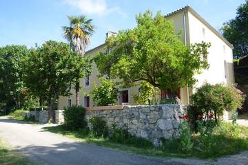 Gîte pour 3 personnes, avec jardin à Clermont-Dessous