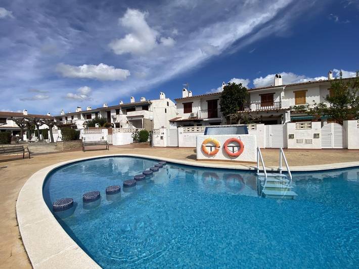 Th31 Acogedor Adosado con piscina y playa al lado in Platja dels Muntanyans (Torredembarra), Torredembarra