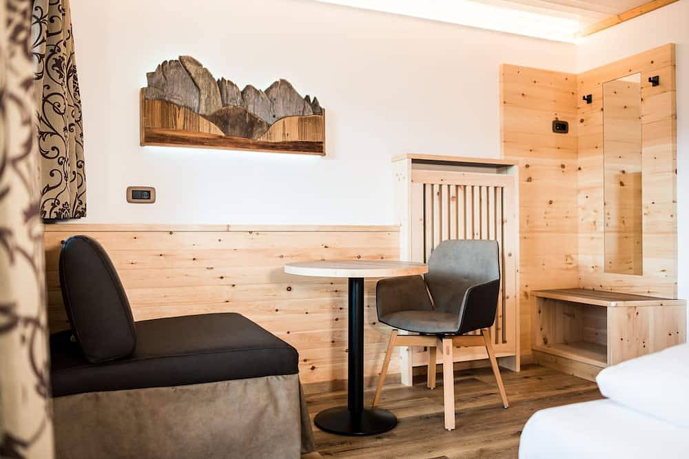 Appartement entier, Ski et de randonnée d'aventure dans le voisinage immédiat, loin de la foule, mais à proximité du centre in Plan da Tieja, Wolkenstein