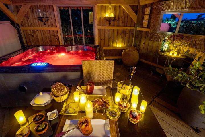 Chambre d’hôte pour 2 personnes, avec Jacuzzi et Terrasse ainsi que Jardin et Sauna à Izon