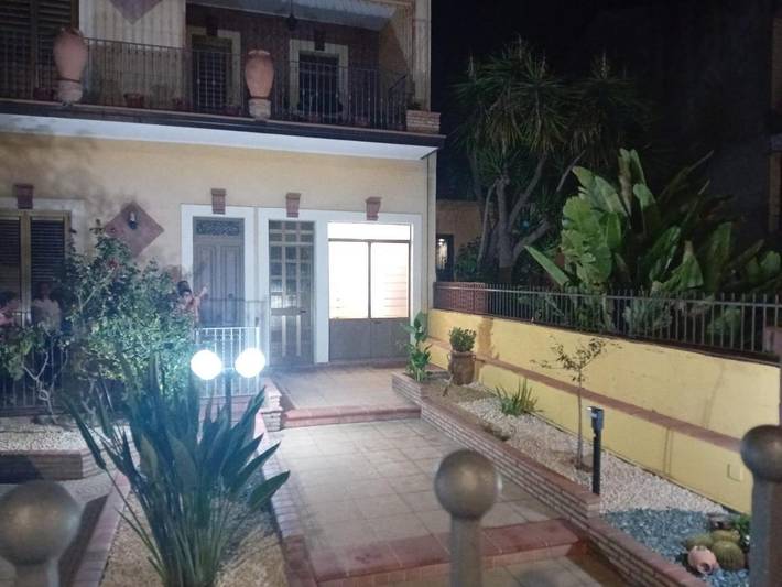 Casa vacanza per 7 persone, con giardino a Belpasso
