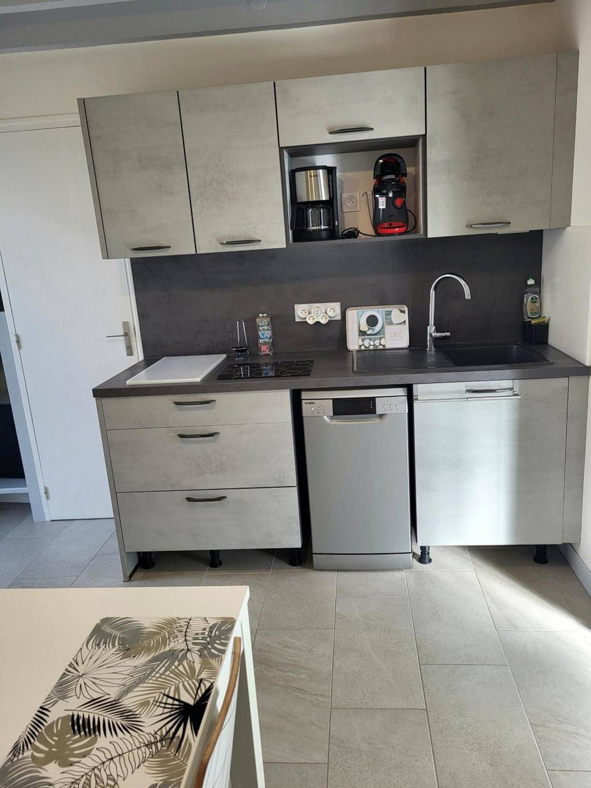 Entire apartment, Apartment 'Jolie Maison De Plage Cyprange' with Private Terrace, Private Garden and Wi-Fi in Pirou, Coutances