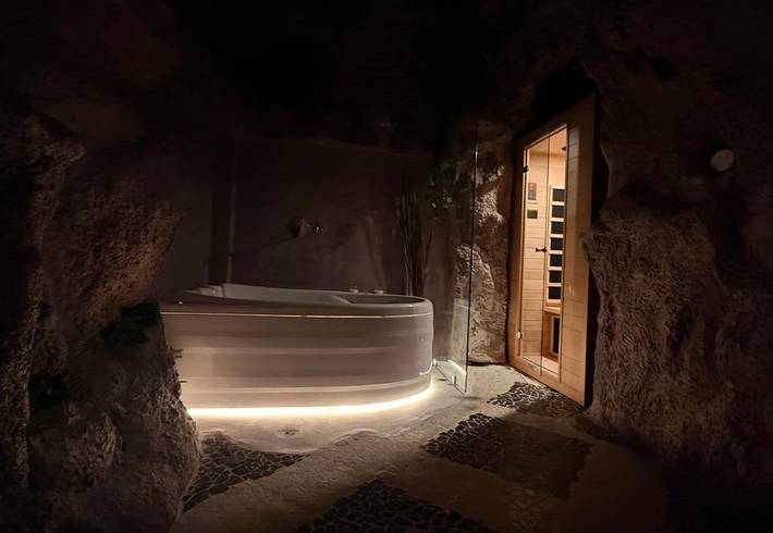 Apartamento de vacaciones para 4 personas, con balcón además de jacuzzi y sauna - 1