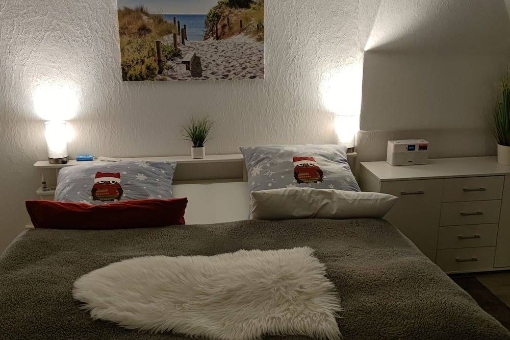 Ganze Wohnung, Ca.70m2 Fewo für 2 Personen. Balkon mit Waldblick. Strandnähe. Potsdam 2 Km. in Geltow, Schwielowsee