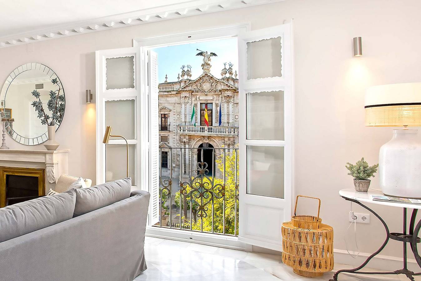 Entire apartment, Spectacular apartment with 258m2 and 4Bd near Alcazar. San Fernando in Casco Antiguo, Sevilla