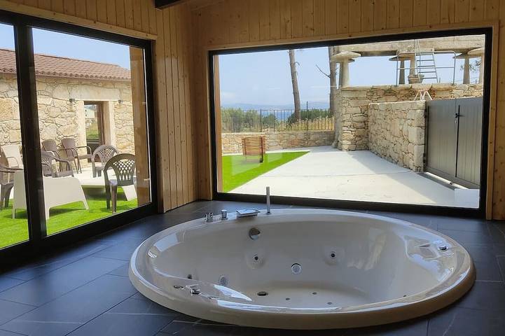 Gîte pour 8 personnes, avec terrasse ainsi que jacuzzi et jardin - 1