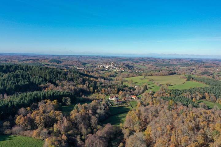 Location de vacances pour 2 personnes, avec vue et jardin à Crocq - 3
