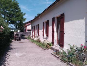 Gîte pour 14 personnes, avec vue et jardin, animaux acceptés à Cransac