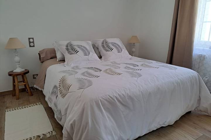 Location de vacances pour 4 personnes, avec terrasse ainsi que jardin et jacuzzi à Thénac - 2