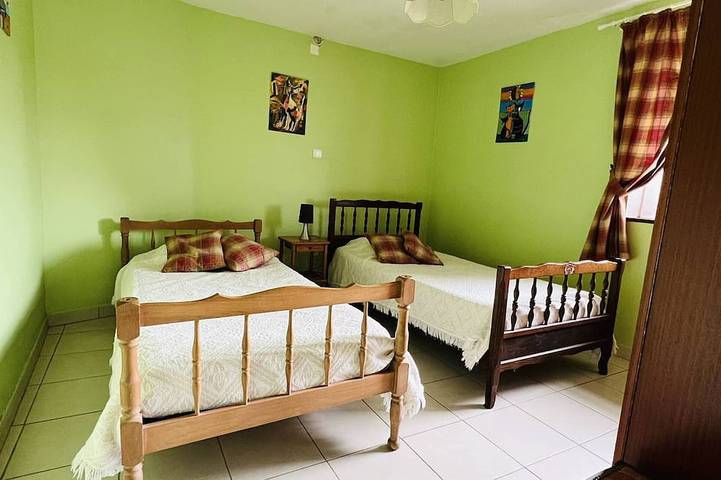 Location de vacances pour 6 personnes, avec jardin à Louhossoa - 2