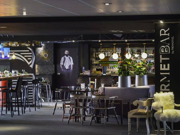 Hôtel pour 4 personnes, avec terrasse et piscine, animaux acceptés