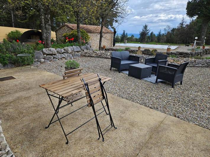 Gîte pour 2 personnes, avec jardin ainsi que vue et piscine à Monieux - 4
