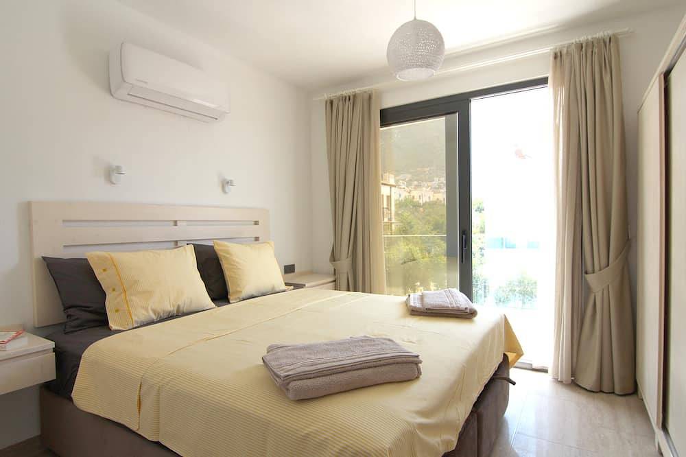 Ganze Wohnung, Brandneues, modernes Luxusapartment mit atemberaubendem Meerblick und privatem Dachpool. in Kaş, Provinz Antalya