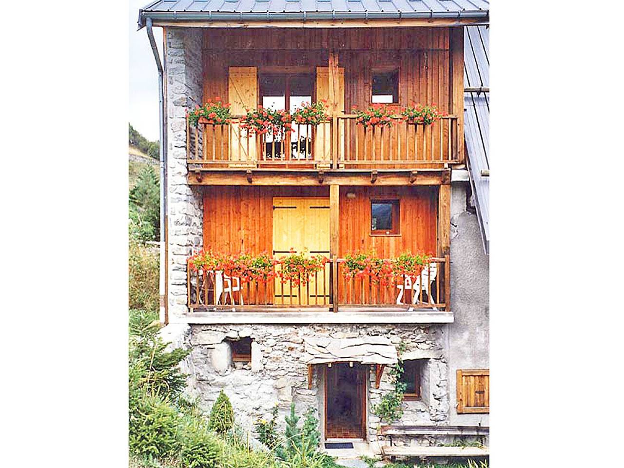 Charming apartment with balcony & fireplace, pet friendly! in La Léchère, Le Grand Domaine