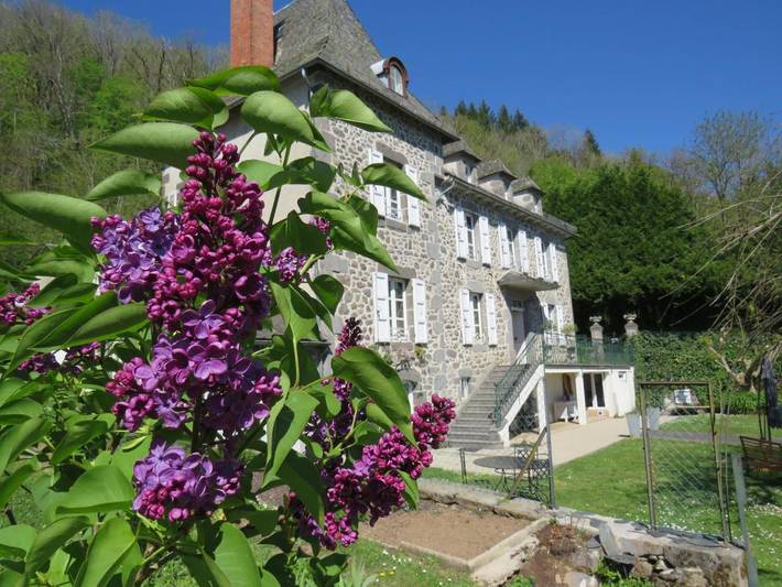 Chambre d’hôte pour 5 personnes, avec jardin ainsi que vue et terrasse dans le Cantal - 4