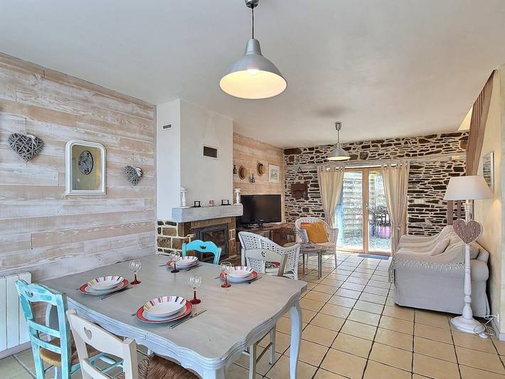 Gîte pour 4 personnes, avec piscine ainsi que terrasse et jardin à Mont-Dol - 2