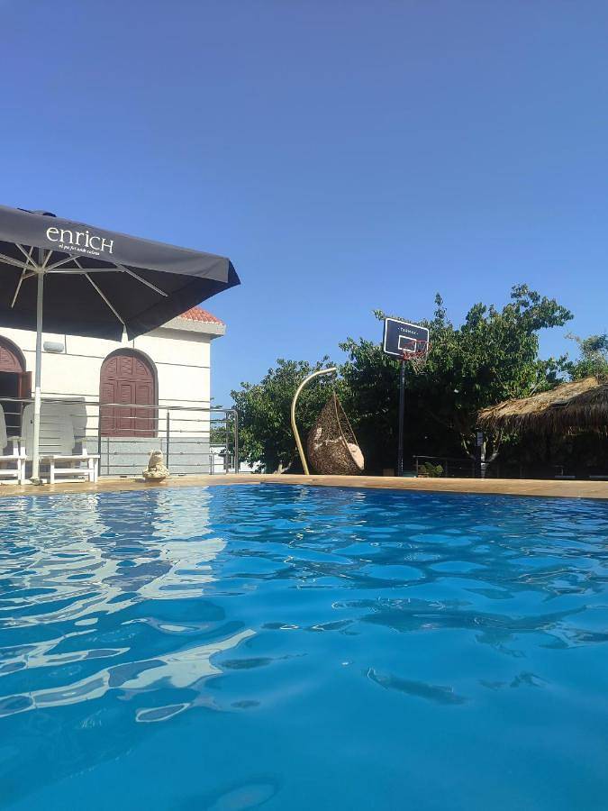 Villa pour 8 personnes, avec vue et jardin ainsi que piscine et balcon