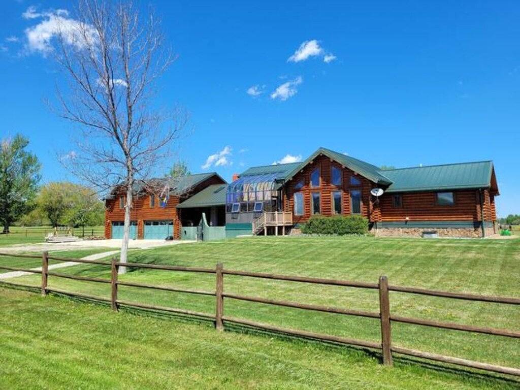 Golfcourse Getaway - Spacious and Relaxing Log Home in Anaconda-Deer Lodge County, Deer Lodge County