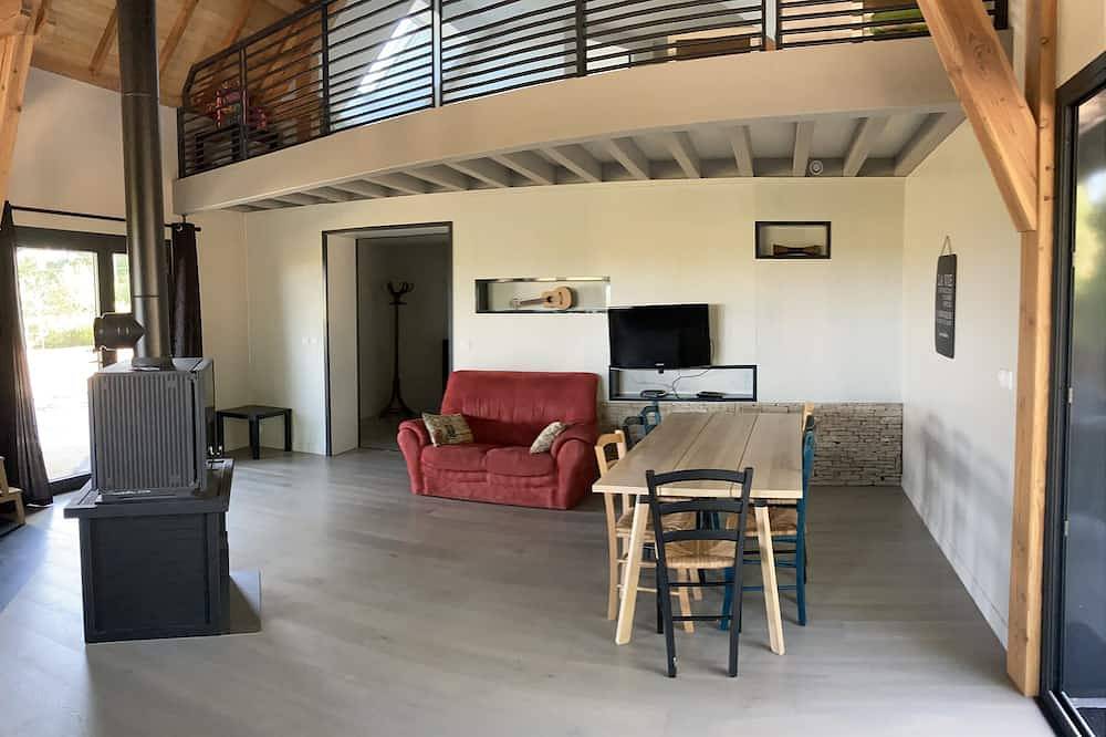 Au cœur des causses ! Belle maison moderne ossature bois avec jaccuzzi extérieur in Soulomès, Quercy