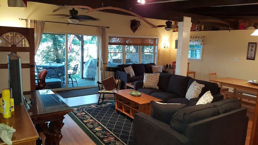 Vacation rental for 13 people, with yard in Maryland