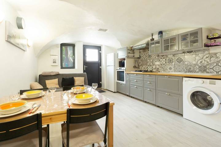 Appartement entier, Appartement "Charmant 3 Etoiles" avec vue sur les montagnes, terrasse privée et Wi-Fi in La Perrière, Massif de la Vanoise