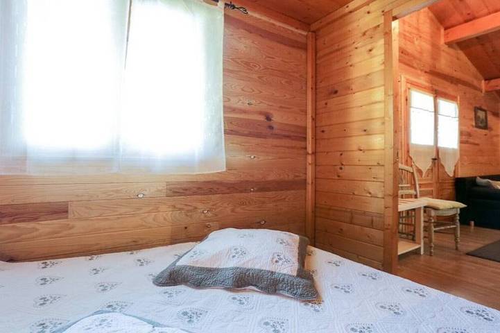Chalet pour 6 personnes, avec Terrasse ainsi que Jardin et Piscine