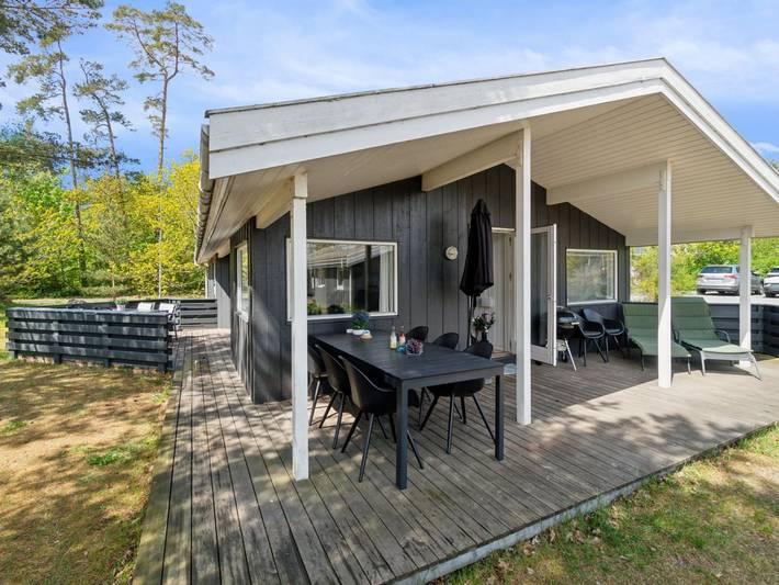 Ferieudlejning for 8 personer, med Terrasse og Sauna i Nexø