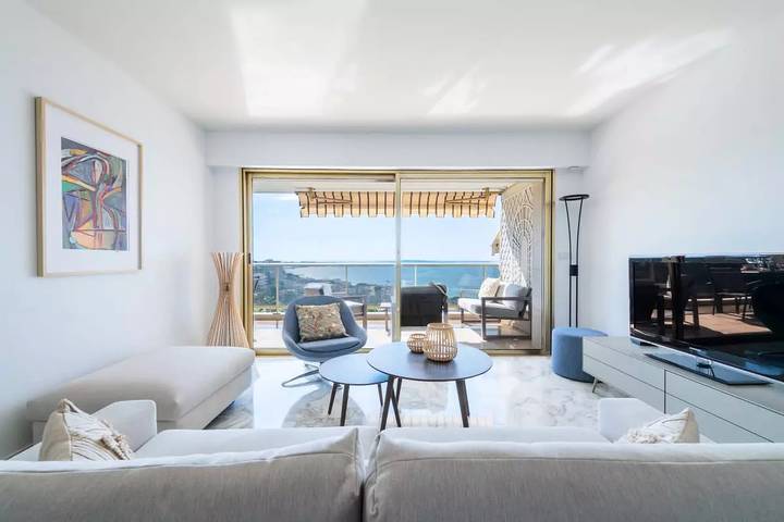 Gîte pour 4 personnes, avec terrasse ainsi que vue et piscine dans Cannes La Bocca - 3