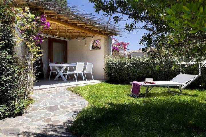 Appartamento intero, Appartamento "Casa Federica" vicino alla spiaggia con A/C, Wi-Fi, terrazza e giardino in Spiaggia di Laconia, Arzachena