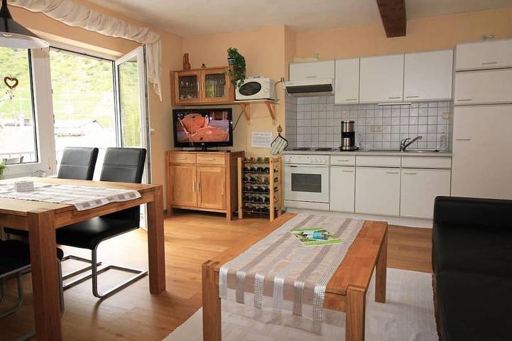 Ferienwohnung für 4 Personen, mit Balkon in Ernst