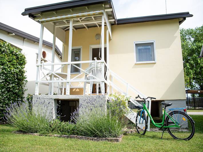 Bungalow für 4 Personen, mit Pool und Garten sowie Kinderpool, mit Haustier in