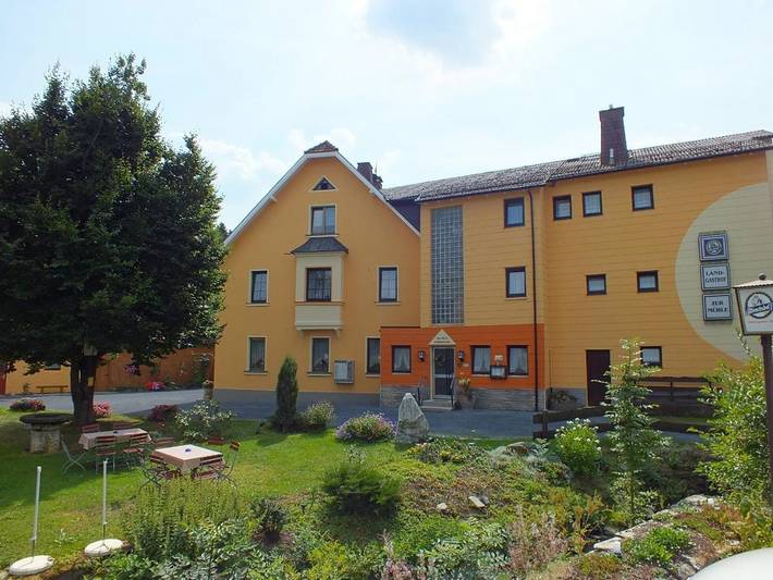 Ferienhaus, mit Terrasse und Garten