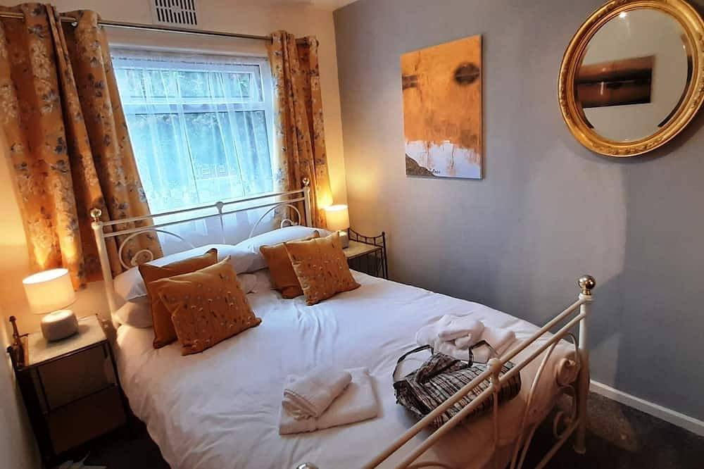 Leafy Corner Chalet. 2 bedroom 4 person Chalet in Dartmouth, Devon