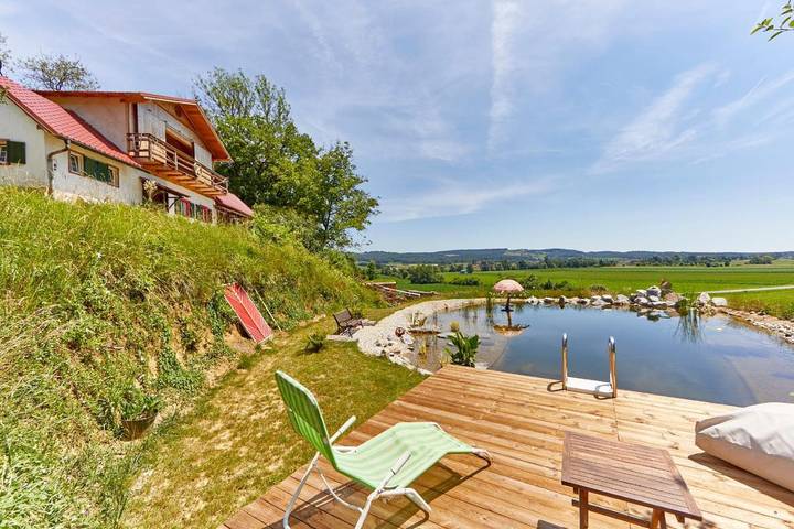Ferienhaus für 4 Personen, mit Terrasse und Garten sowie Pool und Sauna