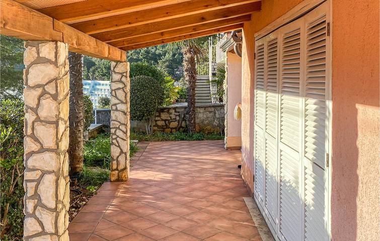 Entire holiday apartment, Cozy Sea-View Apartment with Terrace, Wi-Fi & Parking, 400m to Beach in Rabac, Labin-Rabac