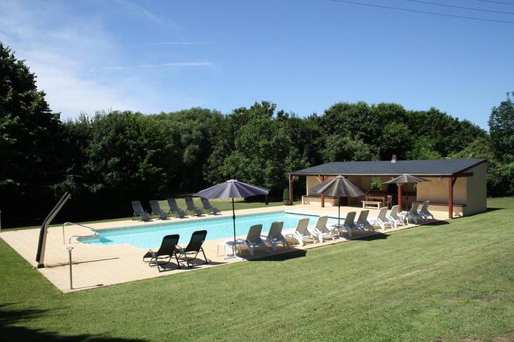 Location de vacances pour 4 personnes, avec terrasse et piscine à Asnières-sur-Vègre - 3