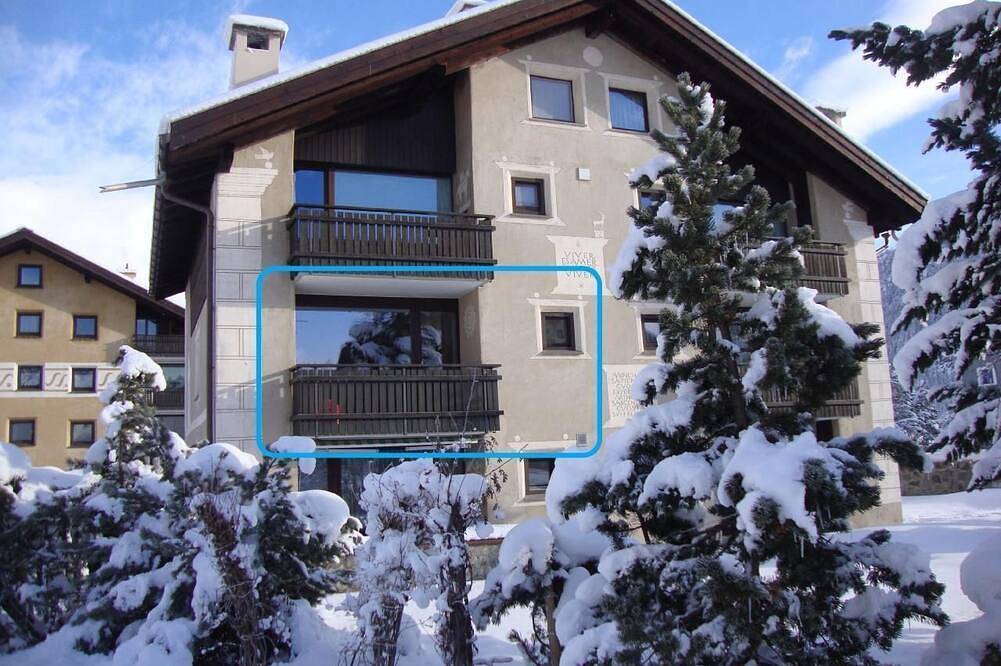 Geheel appartement, Chesa Arettas mirrors in Bever, Oberengadin