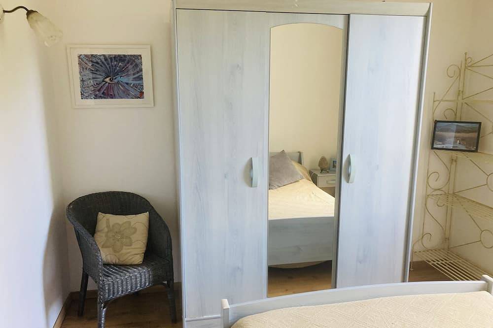 Appartement entier, Appart maison typique corse,vue mer et montagne,jardin,parking privé,plages 5 mn in Rogliano, Cap Corse