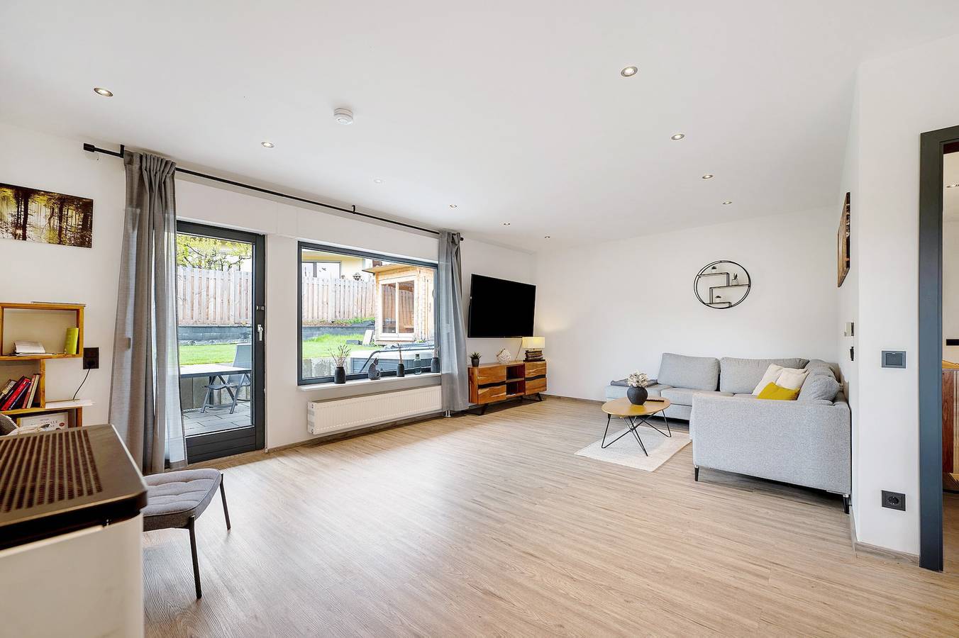 Casa de vacaciones Eifel-Resort con jardín, sauna, jacuzzi, terraza y wifi in Waxweiler, Bitburg-Prüm