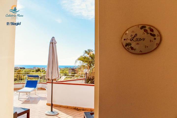 Casa vacanza per 3 persone, con giardino e panorama in Grisolia