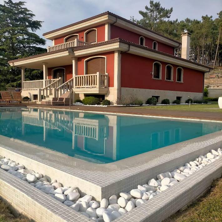 Chalet para 7 personas, con piscina además de jardín y jacuzzi en Rias Baixas