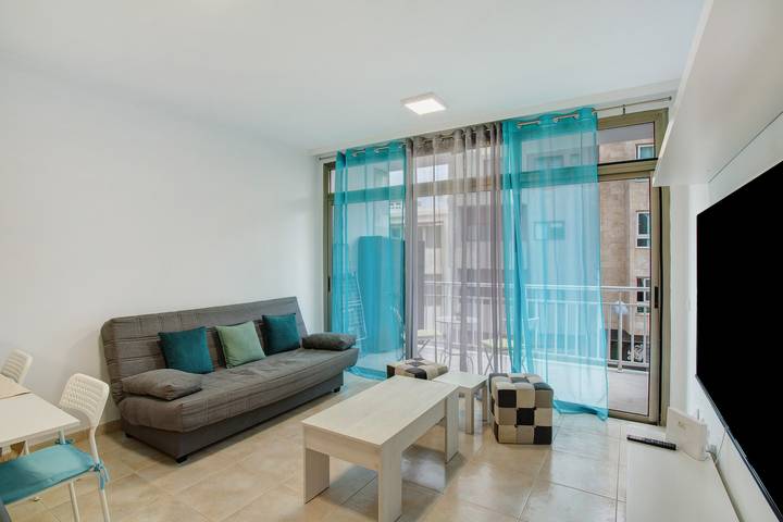 Vacation 'Bonny' with Sea View, Balcony and Wi-Fi