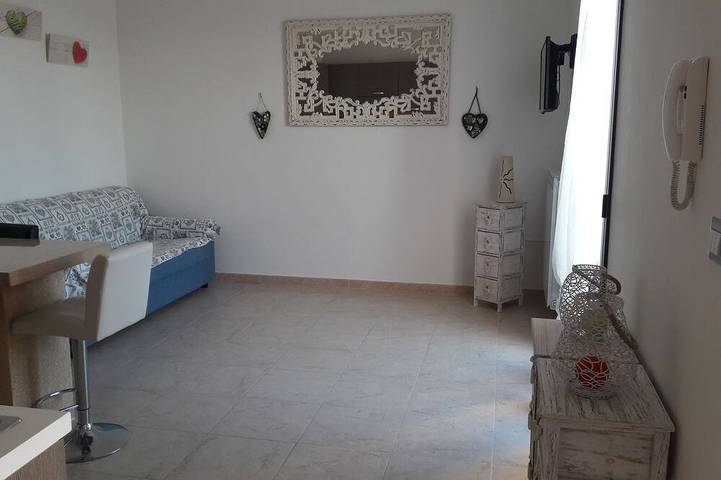 Appartamento intero, Apartment With Terrace 10Km From Gallipoli in Tuglie, Golfo di Taranto