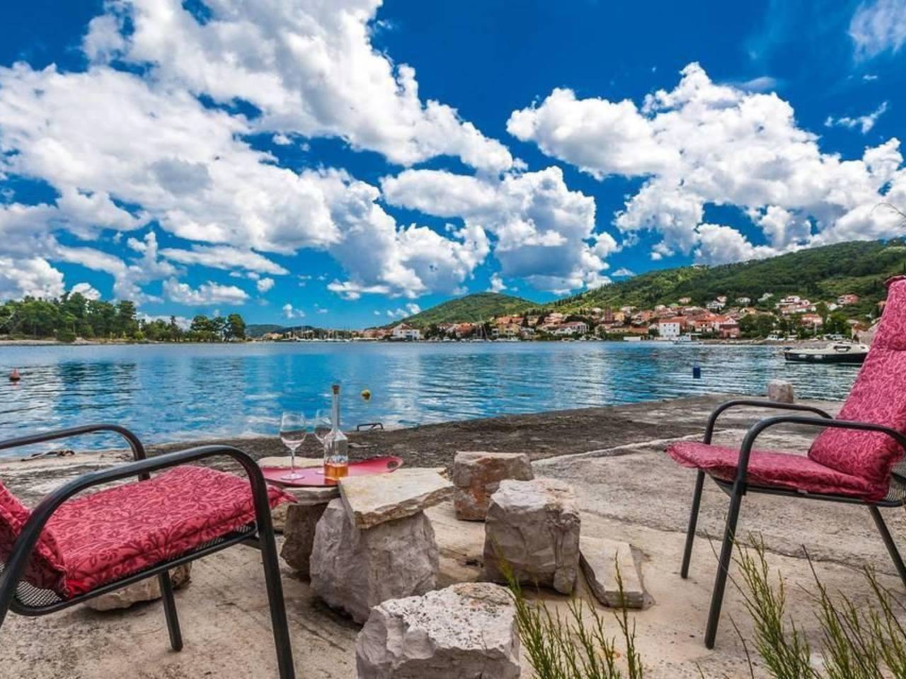 Steinhaus in Strandnähe mit Whirlpool in Poljana, Île d'Ugljan