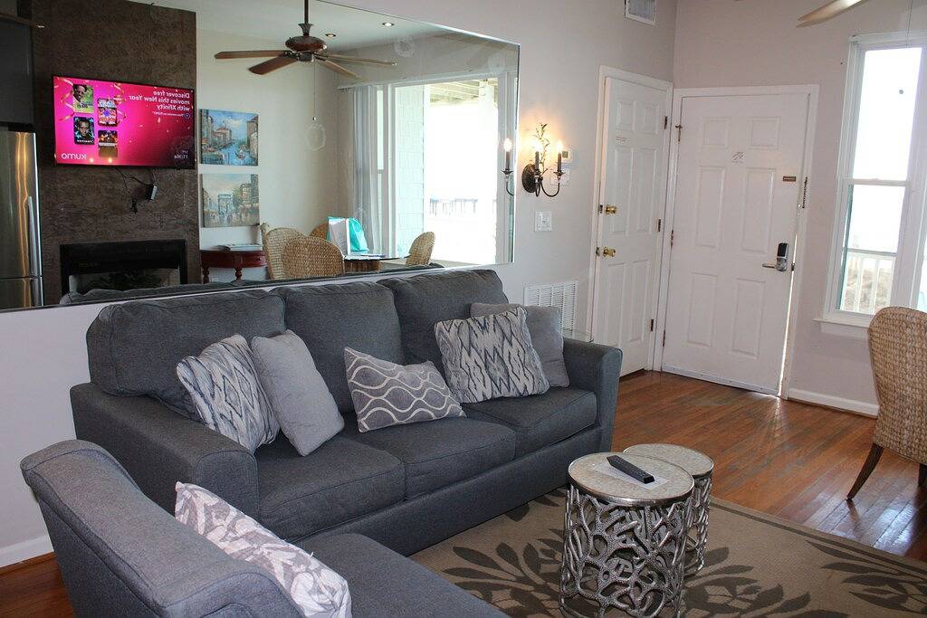 Ganze Wohnung, Gastgeber an der Küste - sauber und komfortabel und Ocean Front in Folly Beach, Charleston County