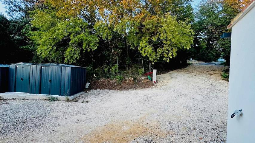 Location de vacances pour 6 personnes, avec vue ainsi que terrasse et piscine à Saint-Maximin (Nimes) - 3