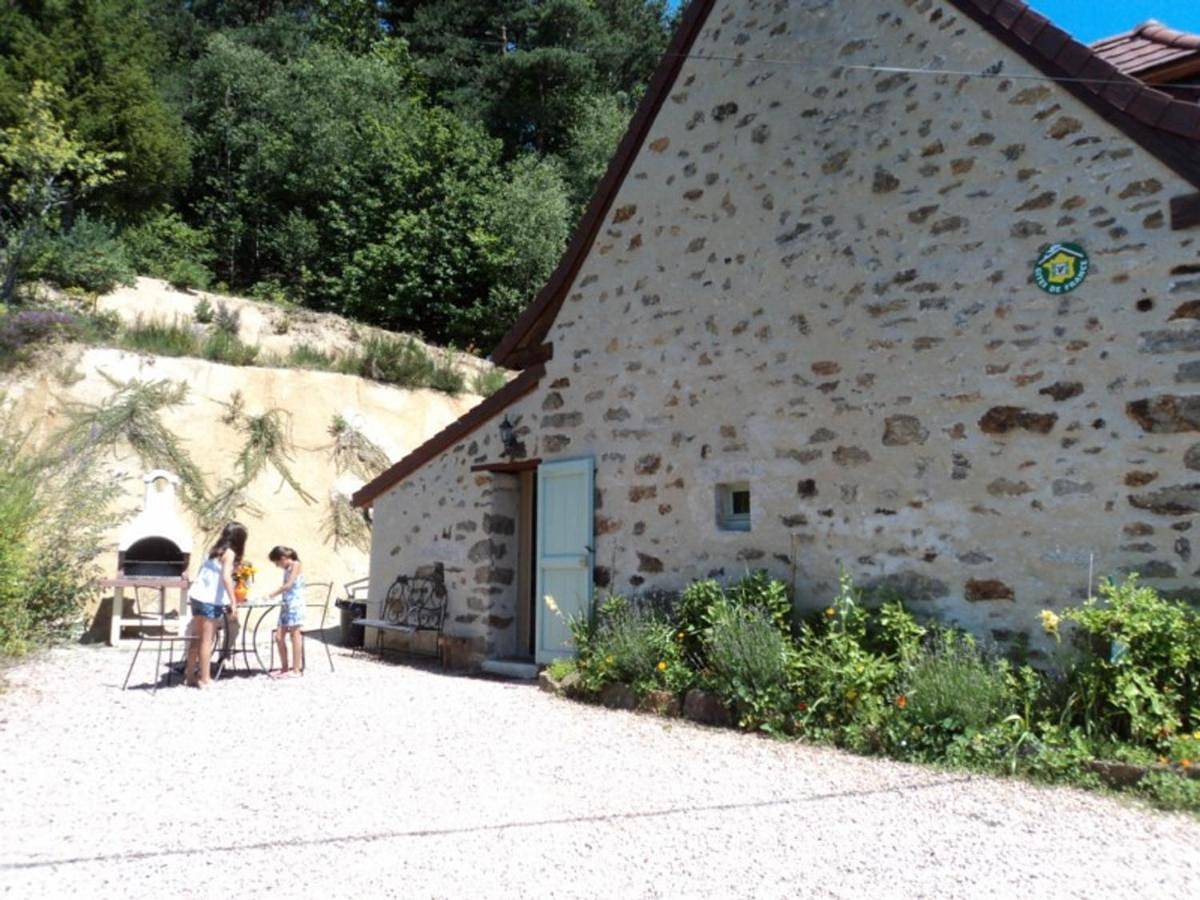 Maison de caractère rénovée au cœur du Cantal avec jardin clos, cheminée et wifi - 6 pers - Fr-1-742-476 in Vitrac (Cantal), Région d'Aurillac